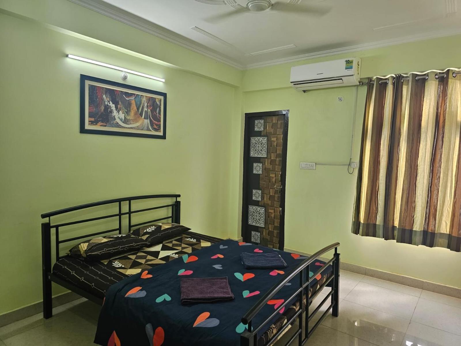 Apartment 3 Bhk In Krishna Nagar Lko 401 L *