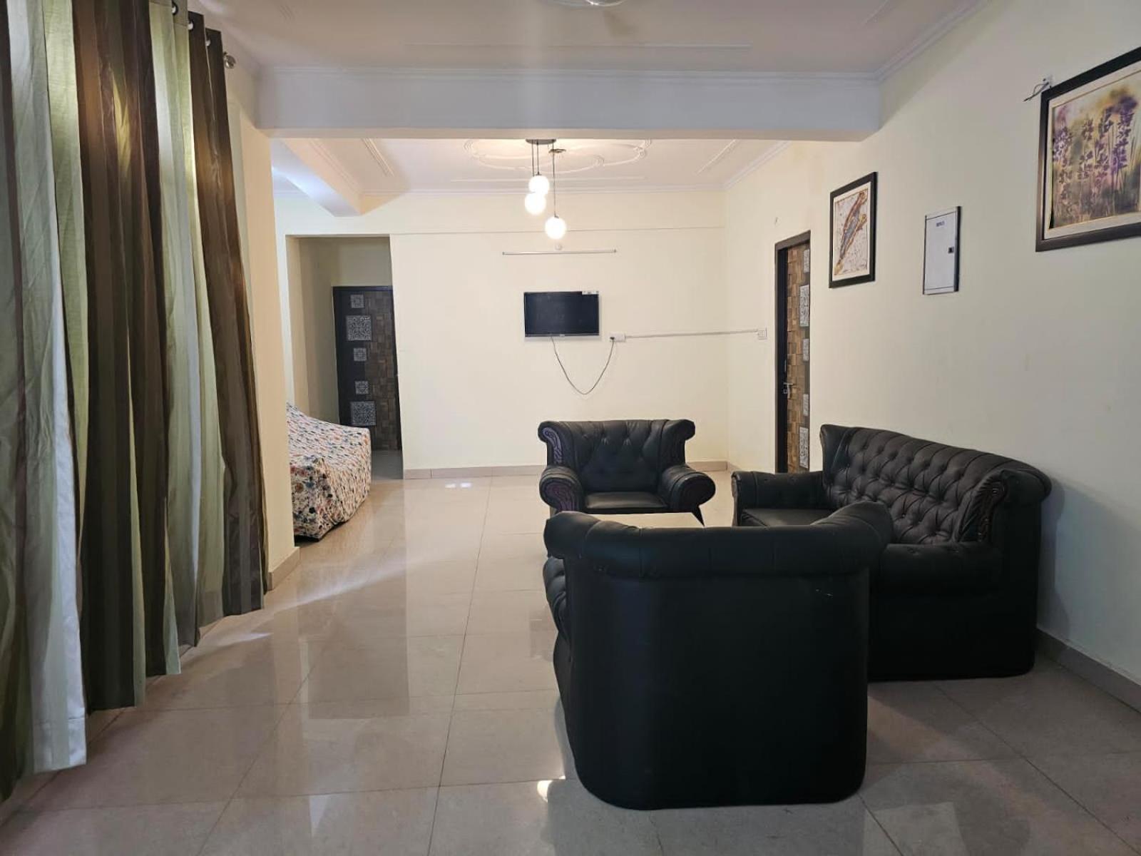 3 Bhk In Krishna Nagar Lko 401 L Apartment *