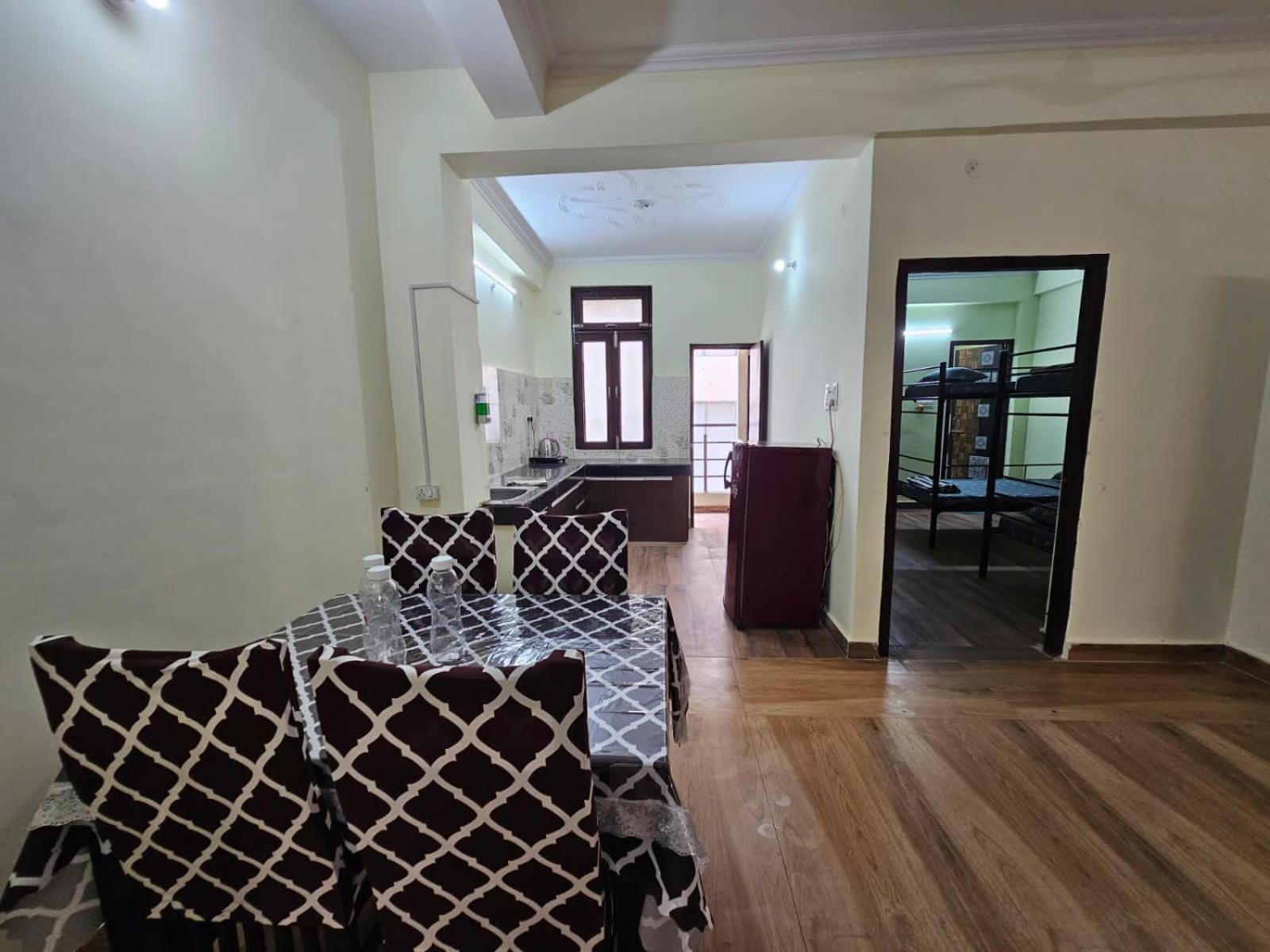 Apartment 3 Bhk In Krishna Nagar Lko 401 L *