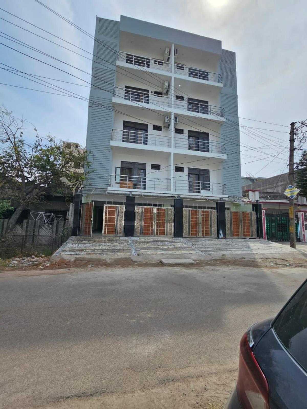3 Bhk In Krishna Nagar Lko 401 L Apartment *